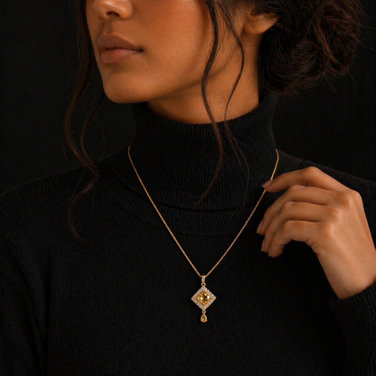 Luxury Amber Crystal Pendant Necklace